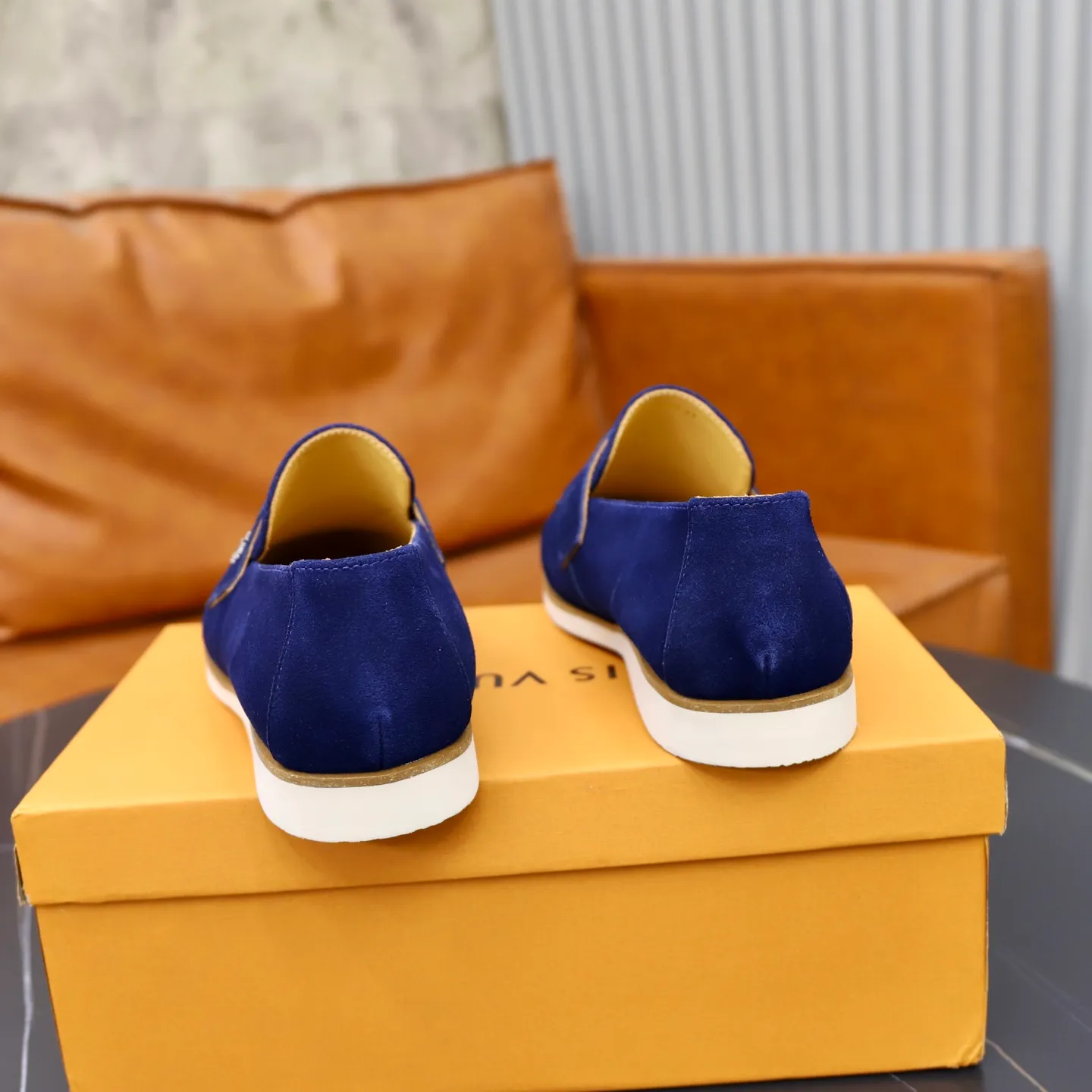 Ex-factory price: 442💰🙅‍♂️🙅‍♂️🙅‍♂️ Brand: LV Louis Vuitton Standard code: 38-44 (45 customized) Grade: Same as the official website Material: Original cow suede material stitching Comfortable and breathable cowhide lining Lightweight wear-resistant foam outsole Style category: Men's fashionable casual shoes Running sports shoes Distinguished luxury brand elements Top luxury color: actual picture color